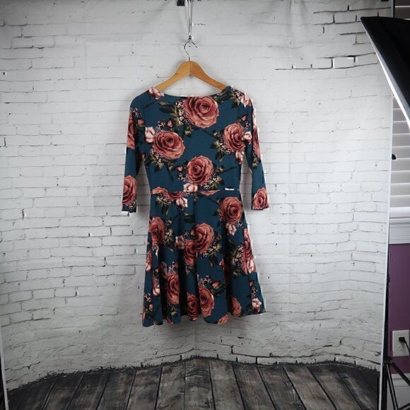 CHARLOTTE RUSSE GREEN 3/4 SLEEVE ROUND NECK MIDI DRESS PINK FLORAL SIZE MEDIUM - Picture 4 of 6